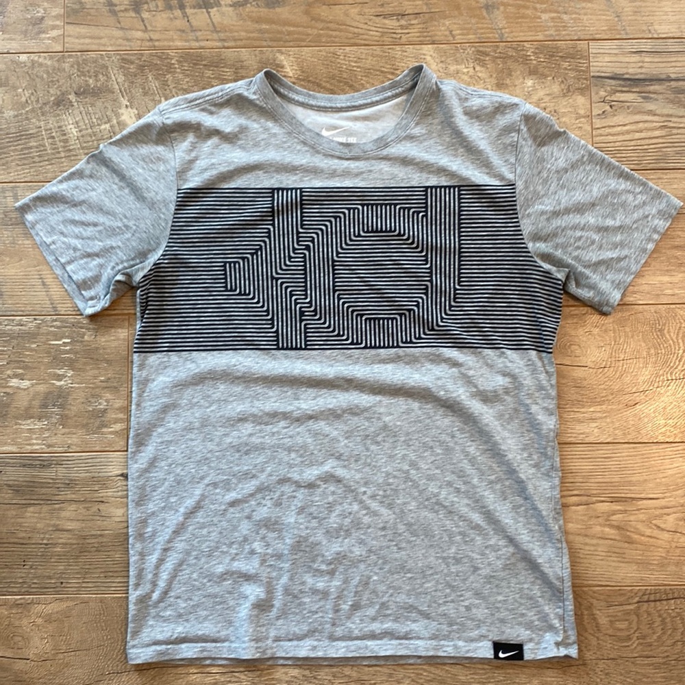 The Nike Tee Dri-Fit KD Kevin Durant, Men’s size Medium